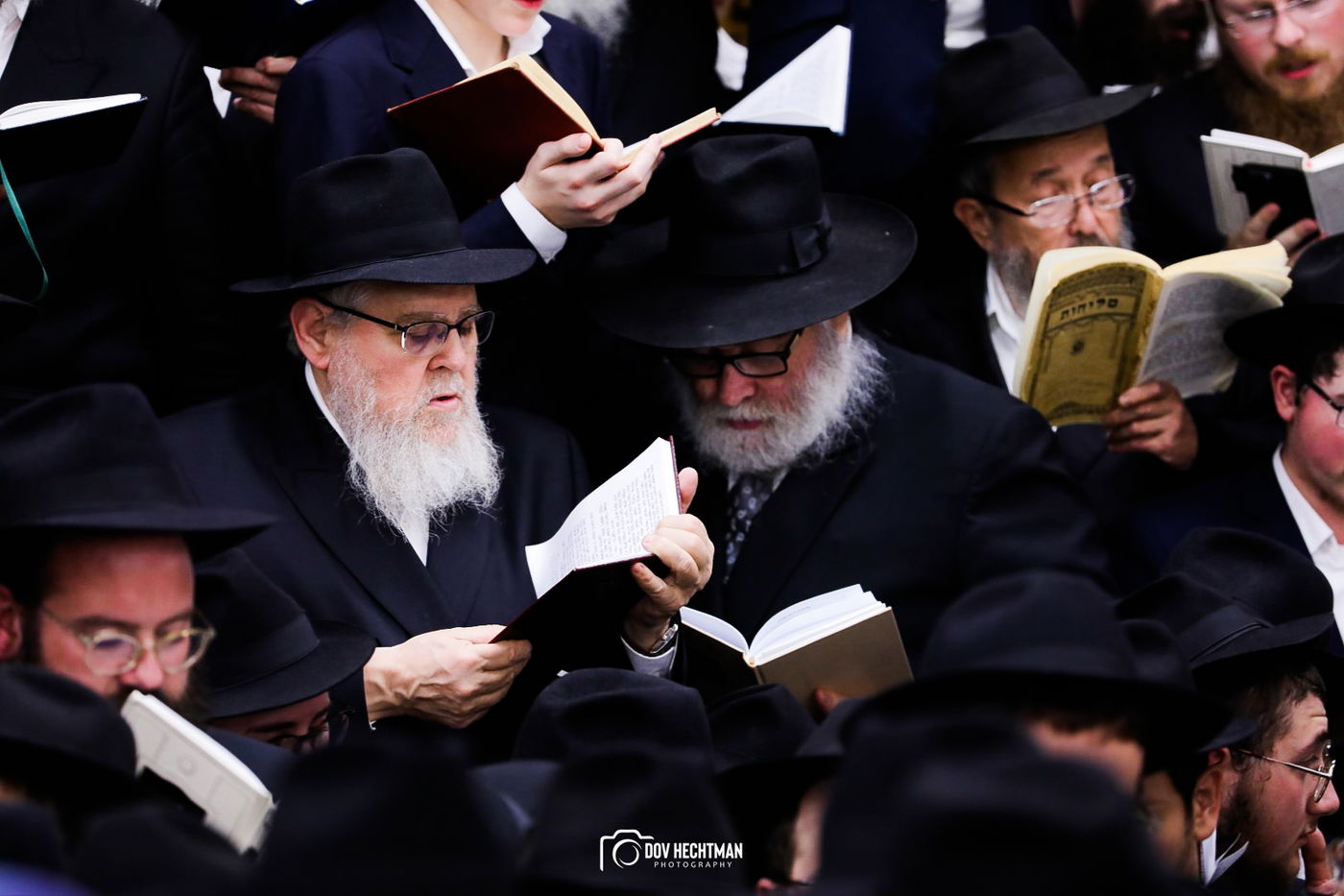 תיעוד מרהיב: אלפים מכל העולם בסליחות במרכז חב"ד 770