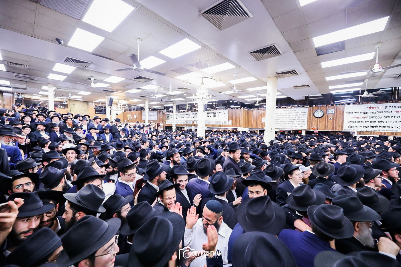 תיעוד מרהיב: אלפים מכל העולם בסליחות במרכז חב"ד 770