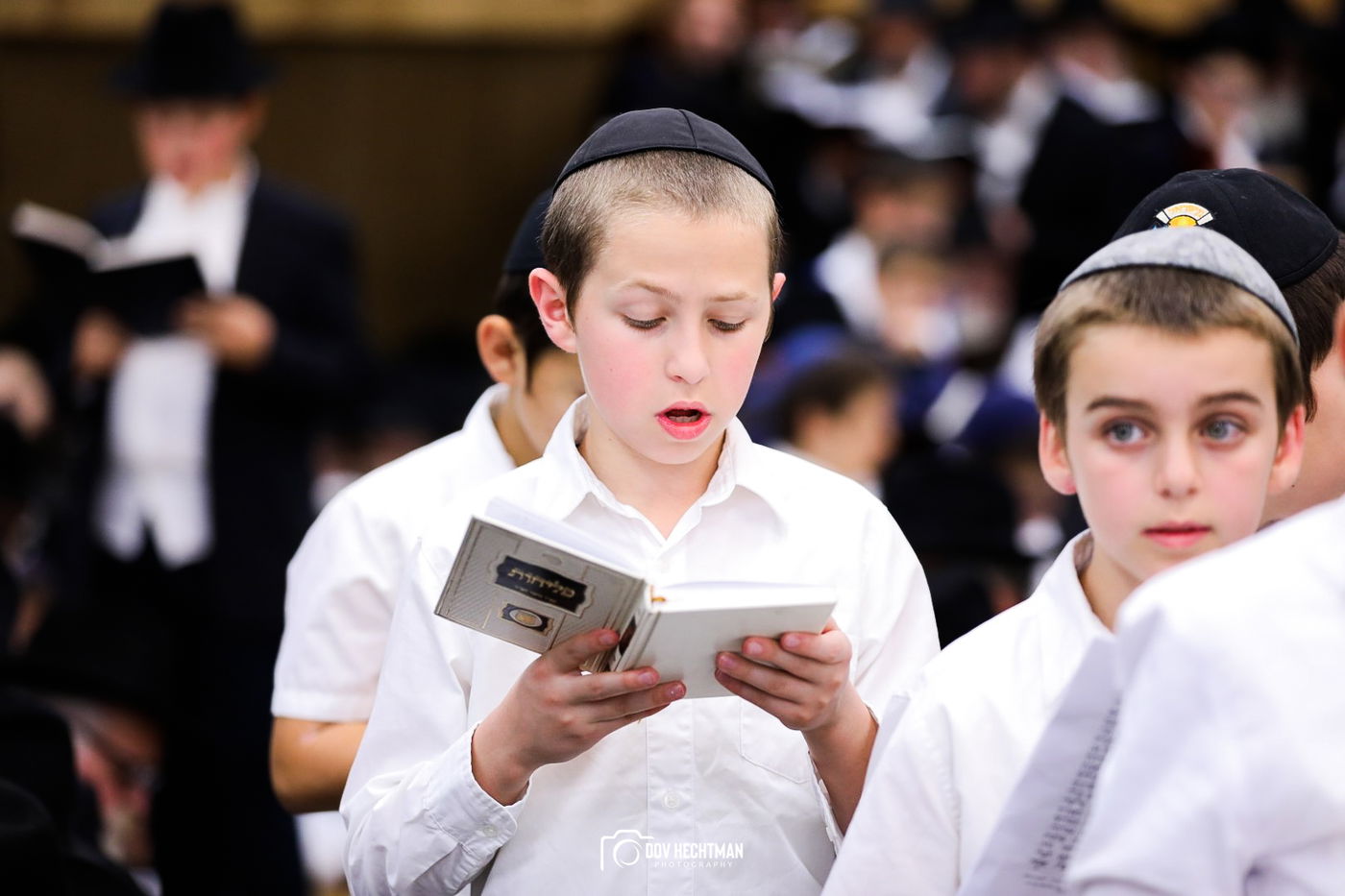 תיעוד מרהיב: אלפים מכל העולם בסליחות במרכז חב"ד 770