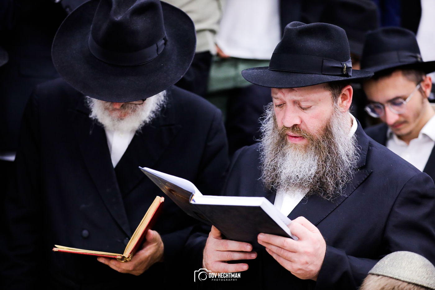 תיעוד מרהיב: אלפים מכל העולם בסליחות במרכז חב"ד 770