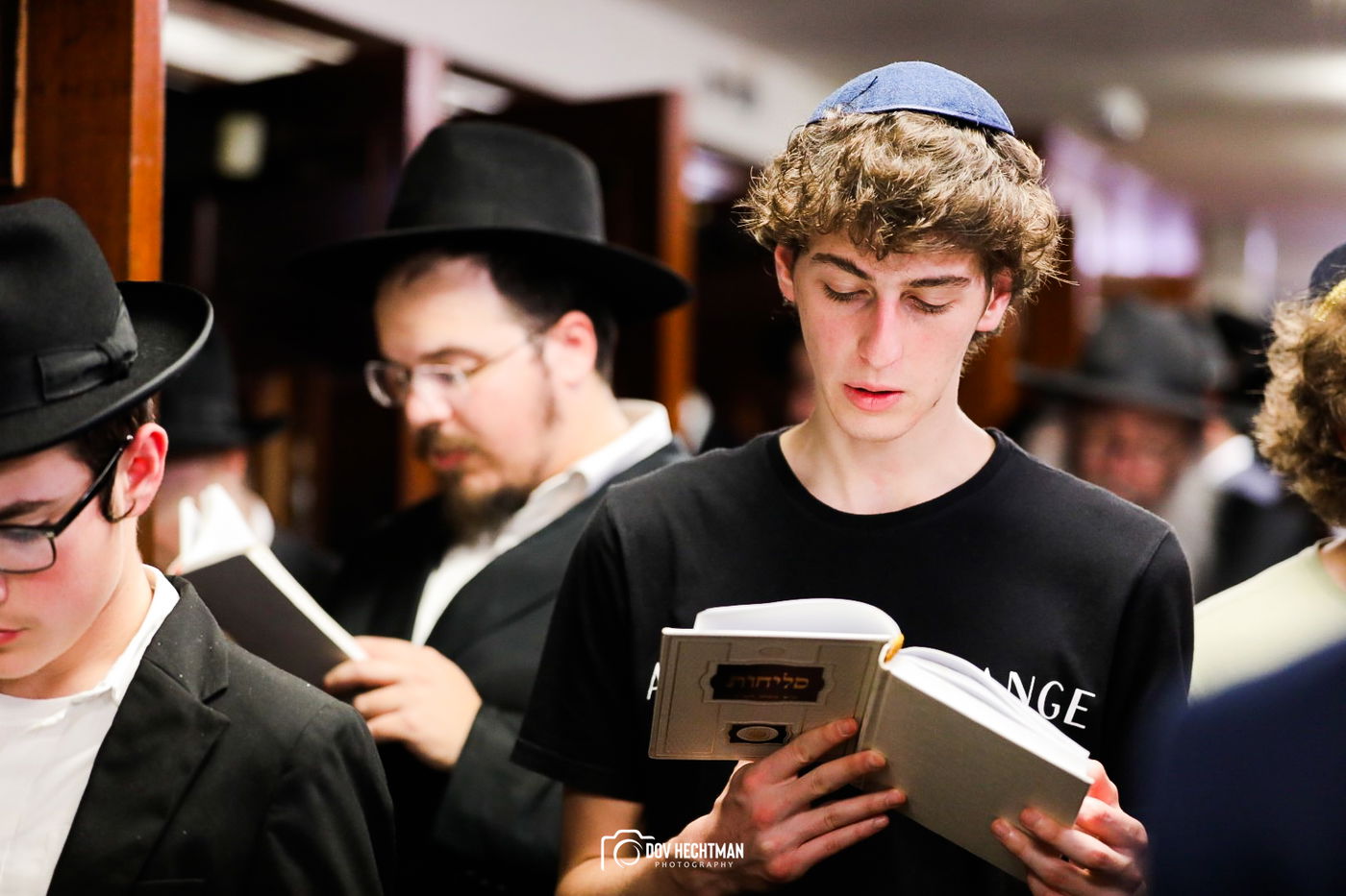 תיעוד מרהיב: אלפים מכל העולם בסליחות במרכז חב"ד 770