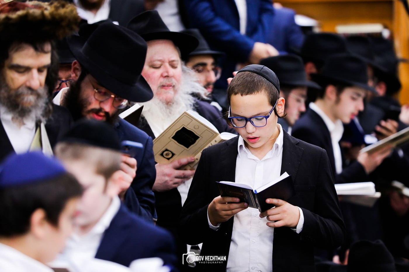 תיעוד מרהיב: אלפים מכל העולם בסליחות במרכז חב"ד 770