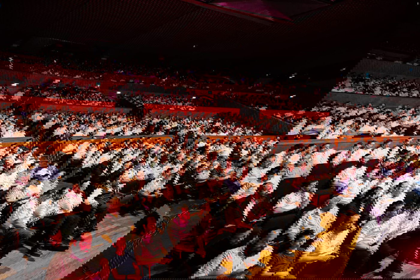 קהל האלפים באירוע