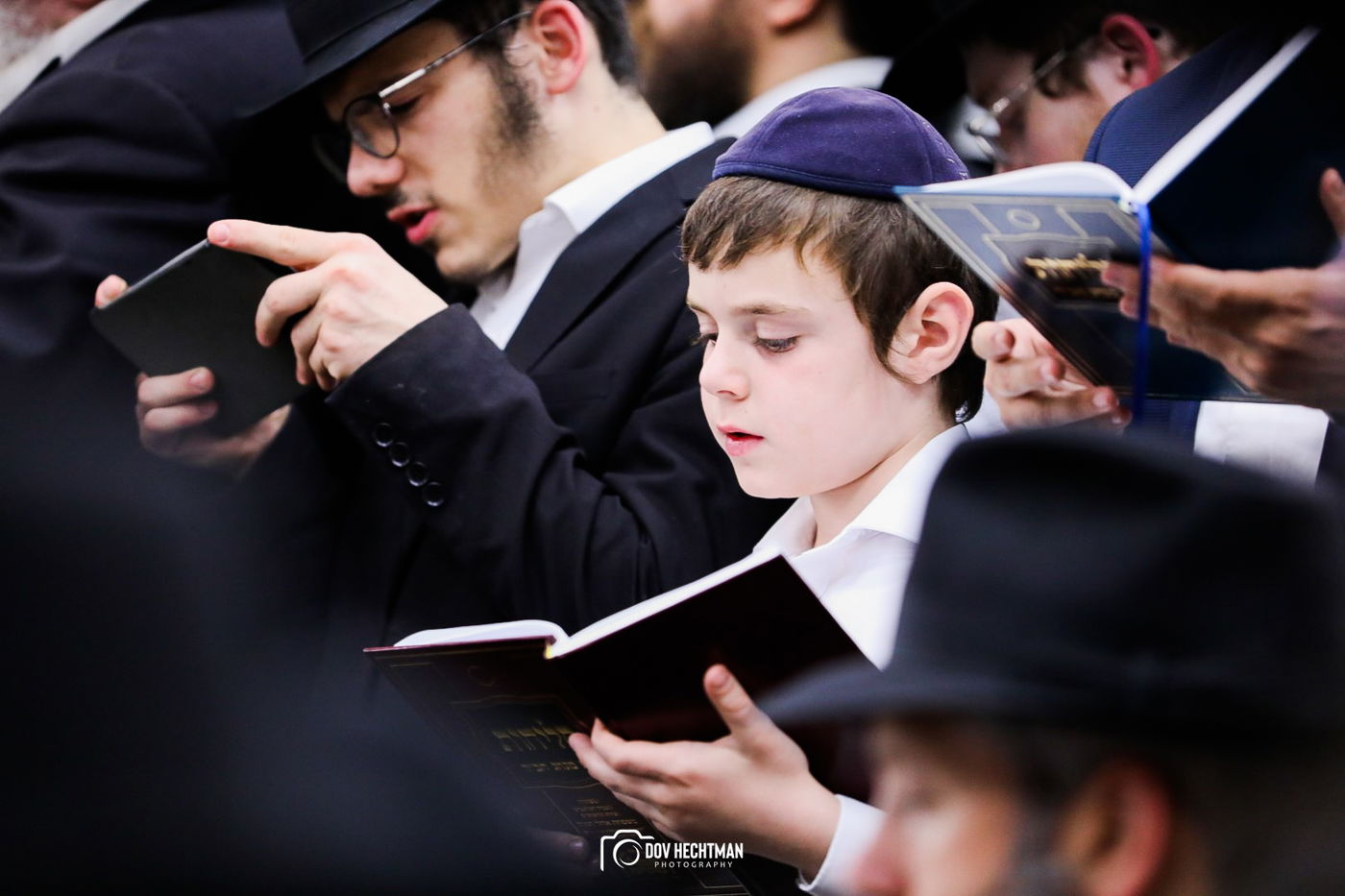 תיעוד מרהיב: אלפים מכל העולם בסליחות במרכז חב"ד 770