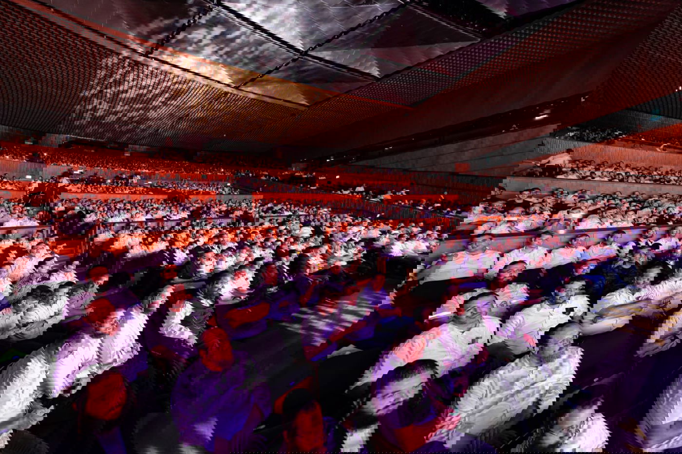 קהל האלפים באירוע