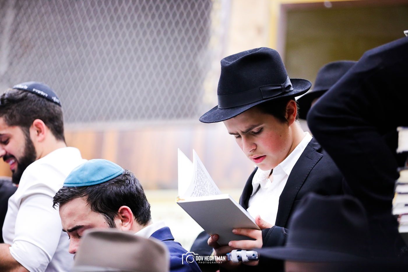 תיעוד מרהיב: אלפים מכל העולם בסליחות במרכז חב"ד 770