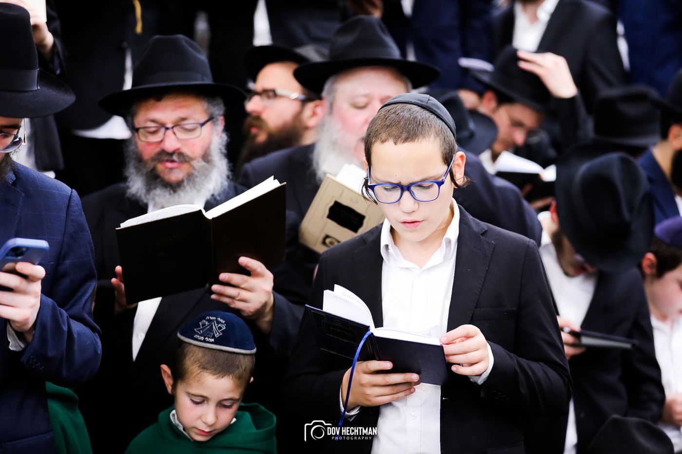 תיעוד מרהיב: אלפים מכל העולם בסליחות במרכז חב"ד 770