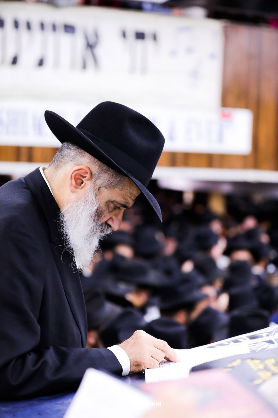 תיעוד מרהיב: אלפים מכל העולם בסליחות במרכז חב"ד 770