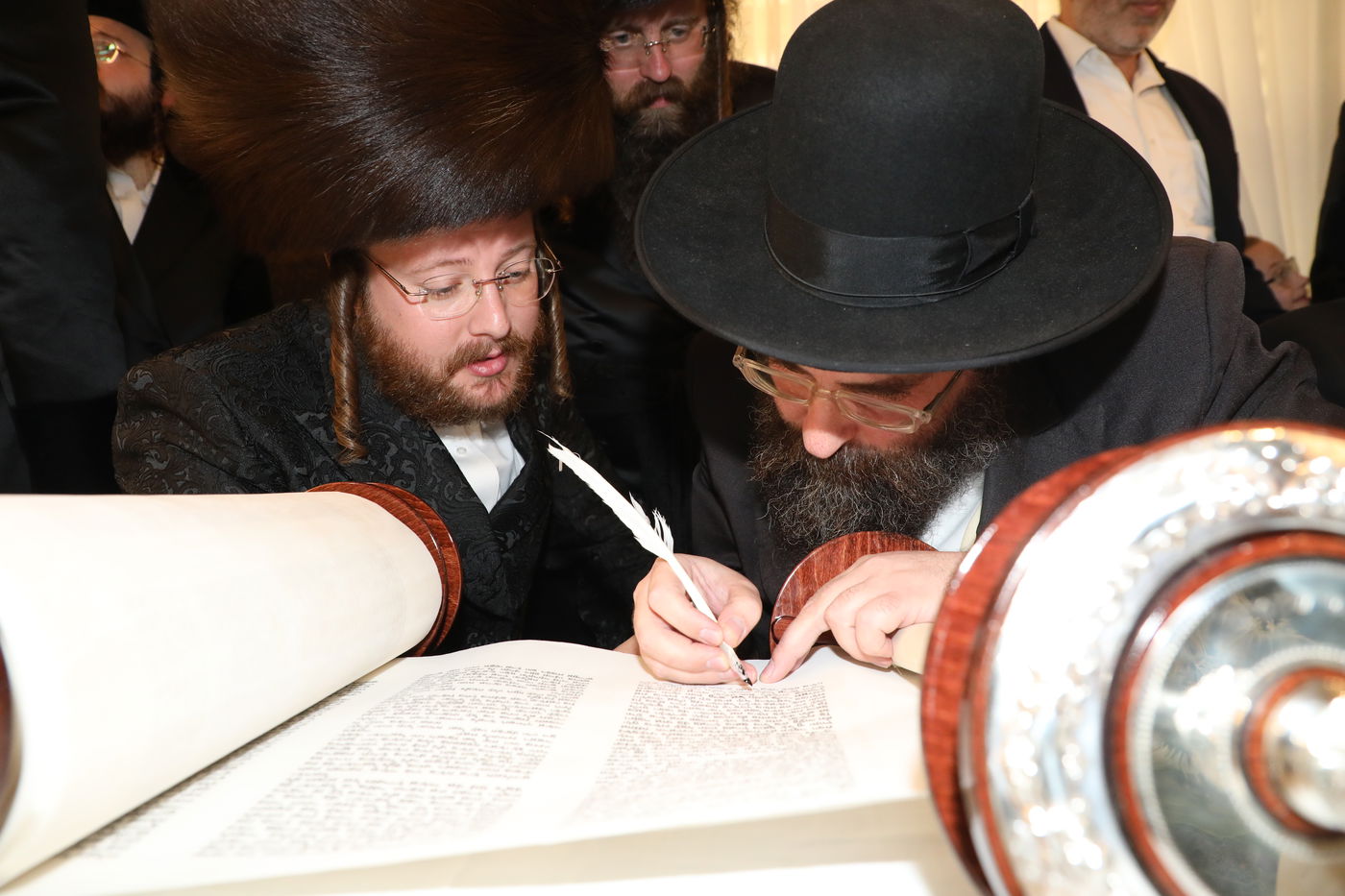 בני ברק: הכנסת ספר תורה לביהמ"ד דראהביטש