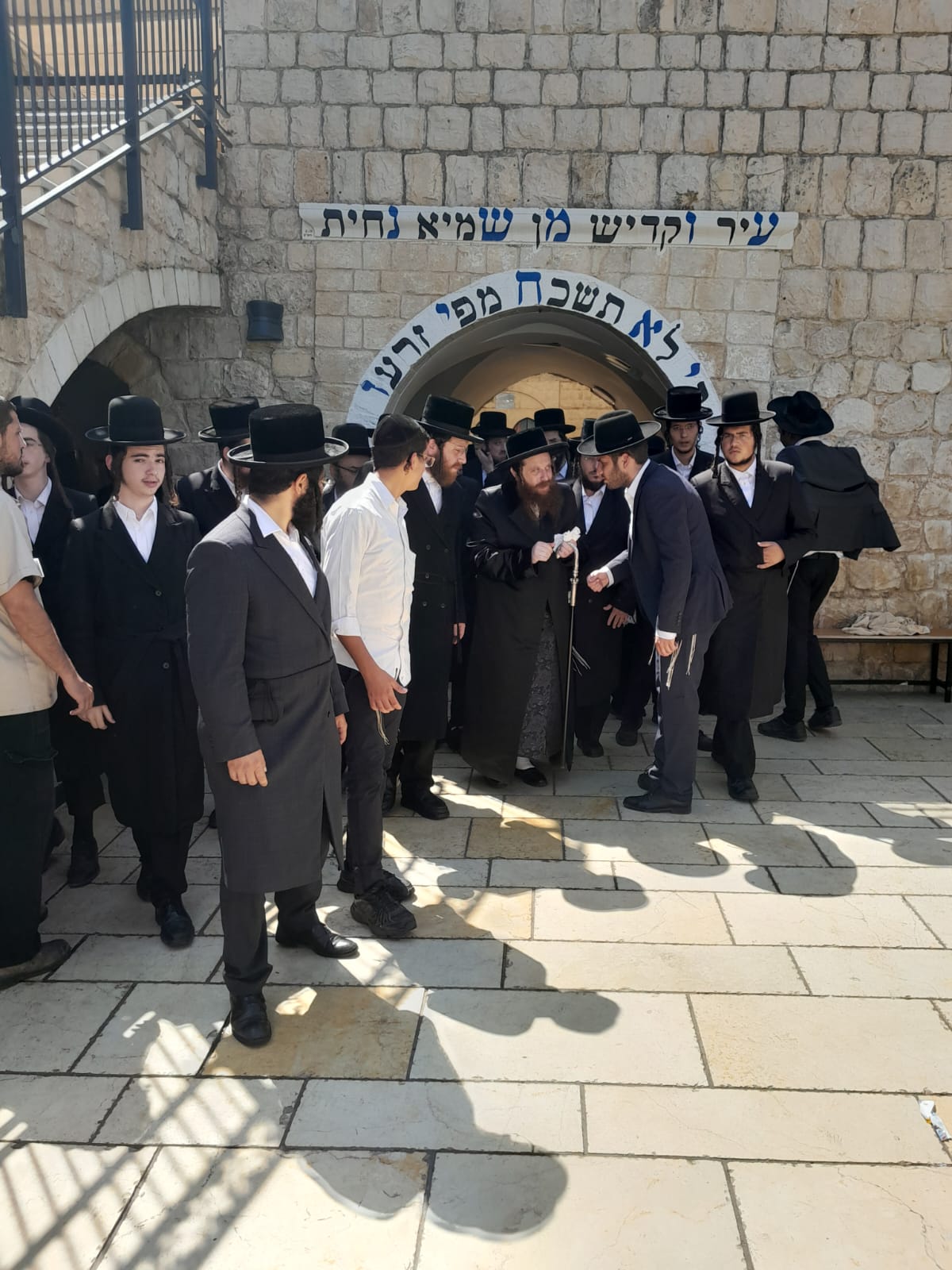 הכנה ליום הדין: הרבי ממיאלען התפלל בקברי צדיקים