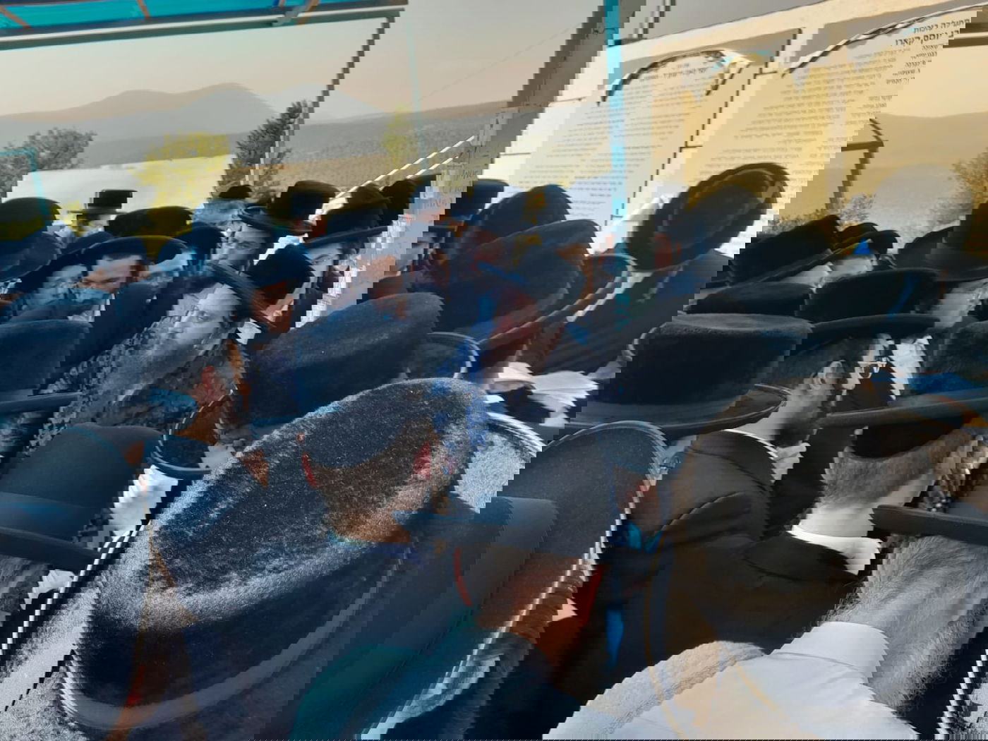 הכנה ליום הדין: הרבי ממיאלען התפלל בקברי צדיקים