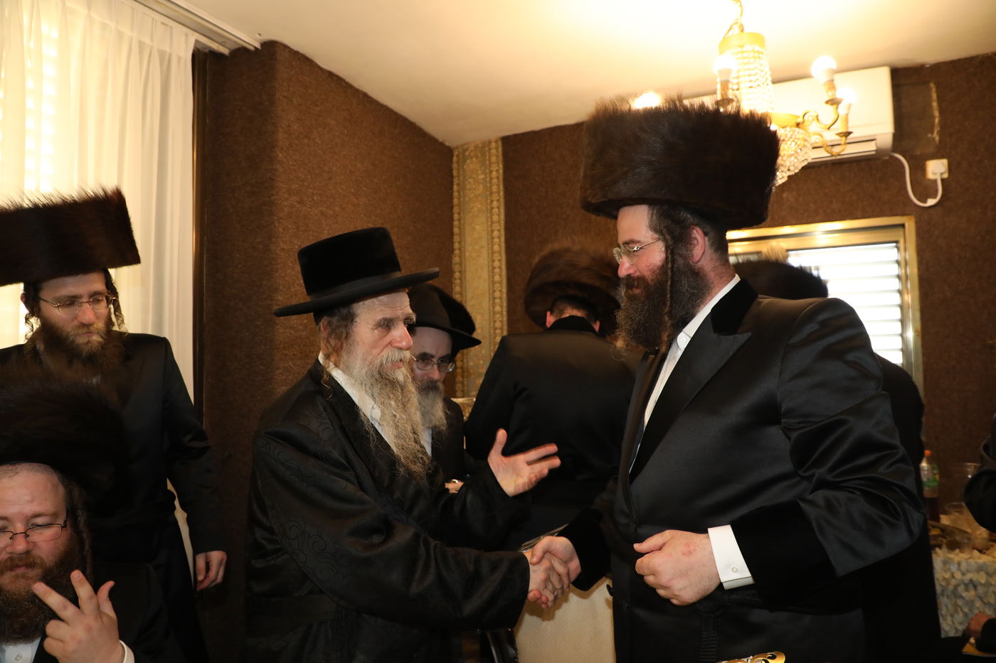 בני ברק: הכנסת ספר תורה לביהמ"ד דראהביטש