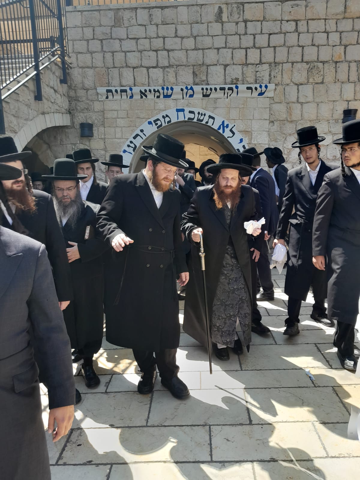 הכנה ליום הדין: הרבי ממיאלען התפלל בקברי צדיקים