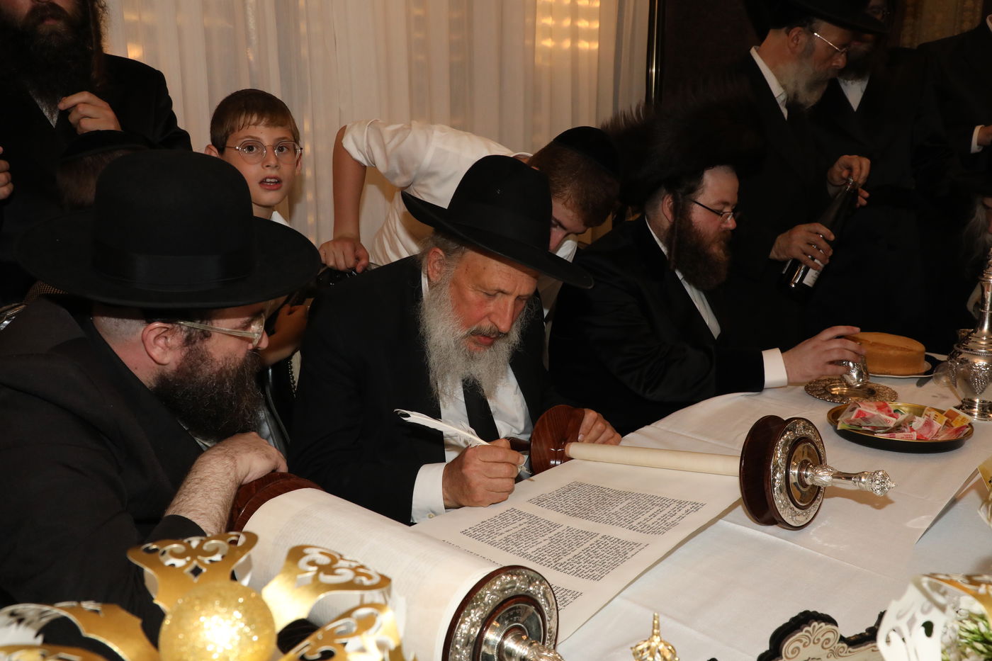 בני ברק: הכנסת ספר תורה לביהמ"ד דראהביטש