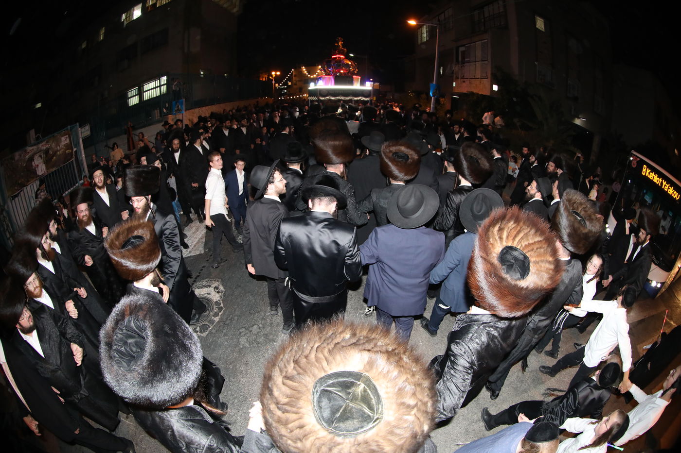 בני ברק: הכנסת ספר תורה לביהמ"ד דראהביטש