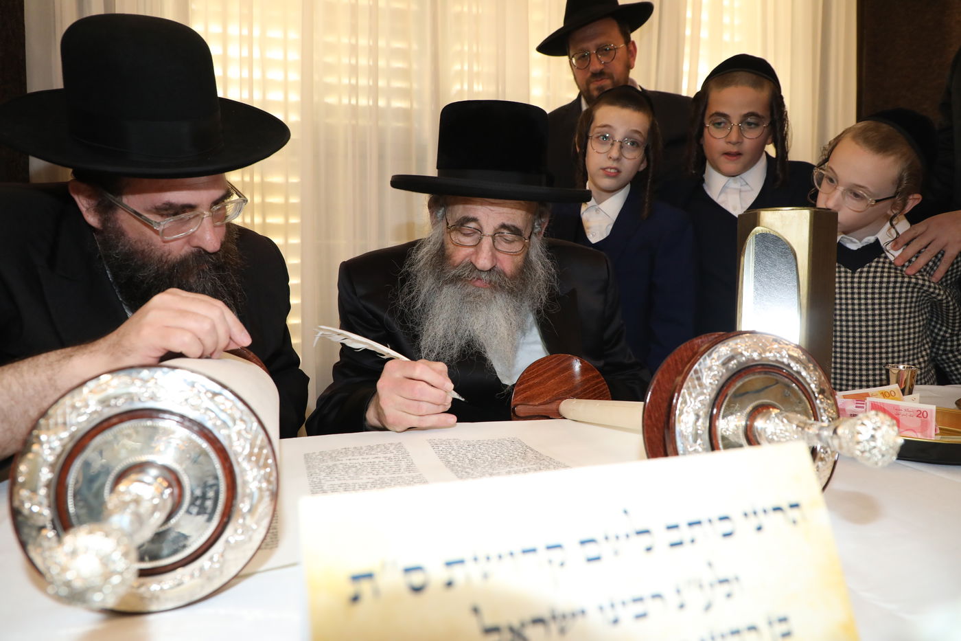 בני ברק: הכנסת ספר תורה לביהמ"ד דראהביטש