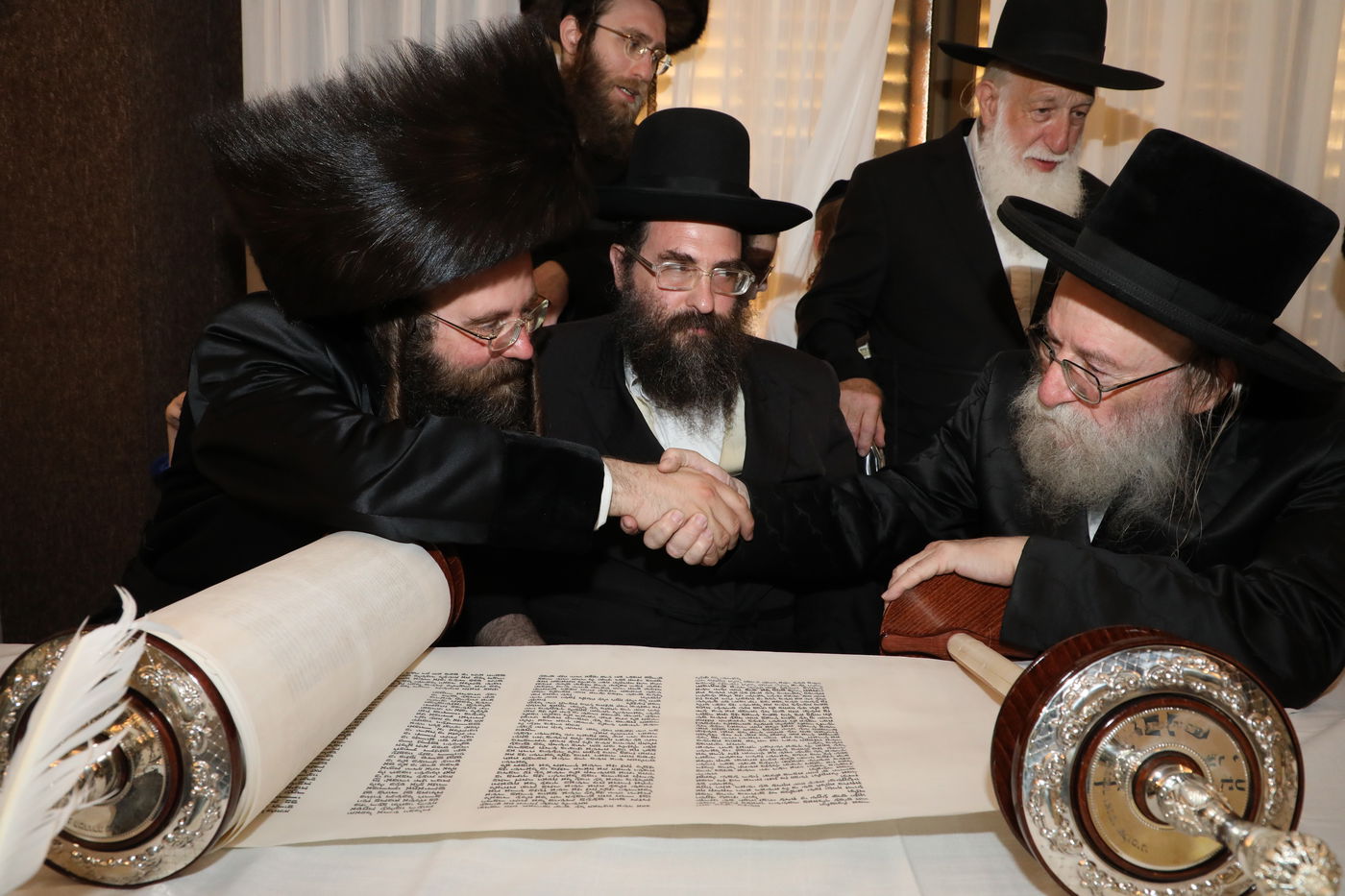 בני ברק: הכנסת ספר תורה לביהמ"ד דראהביטש