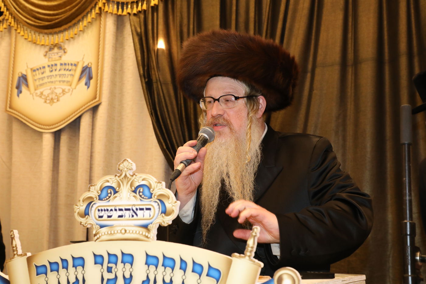 בני ברק: הכנסת ספר תורה לביהמ"ד דראהביטש