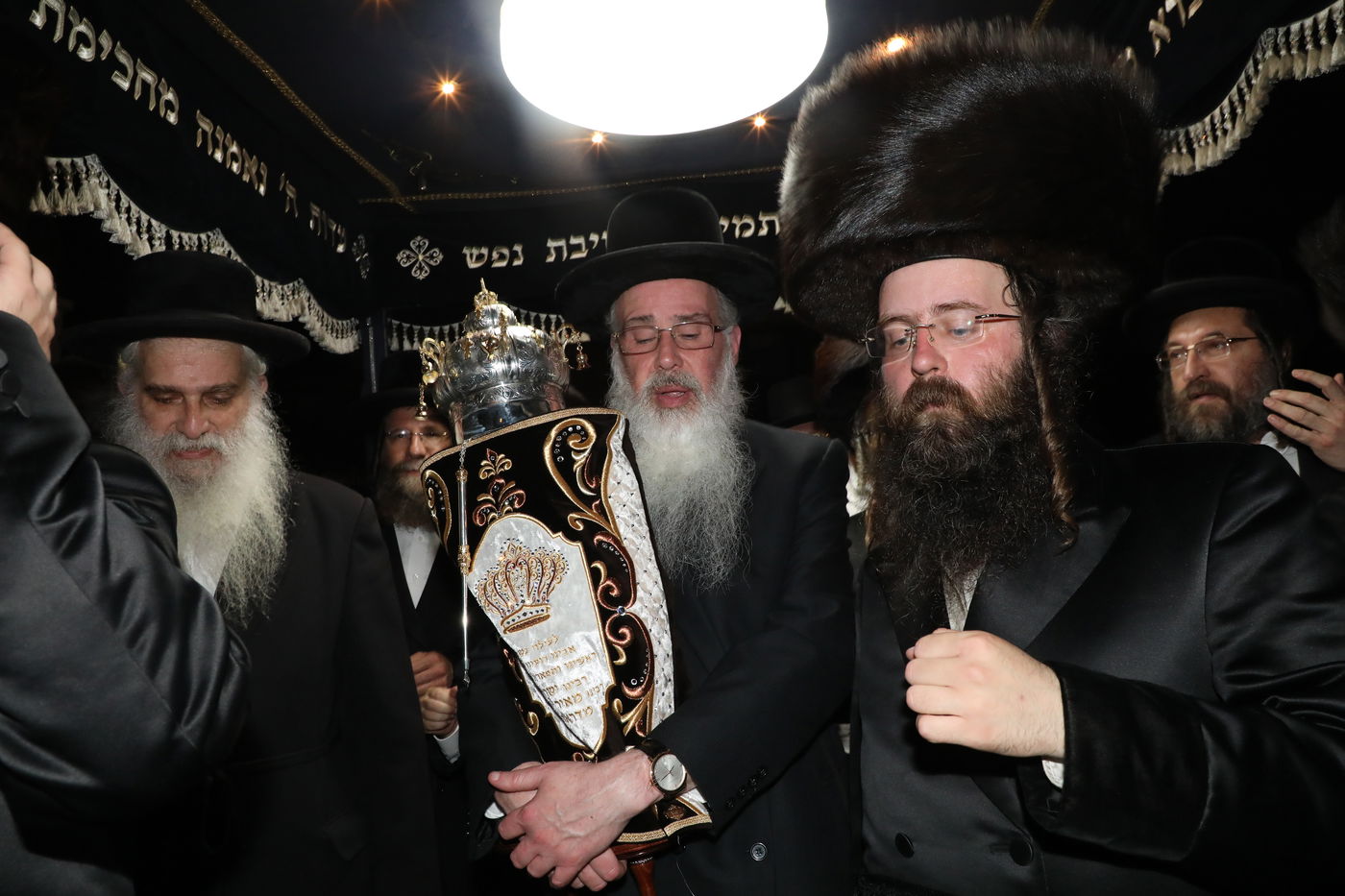 בני ברק: הכנסת ספר תורה לביהמ"ד דראהביטש