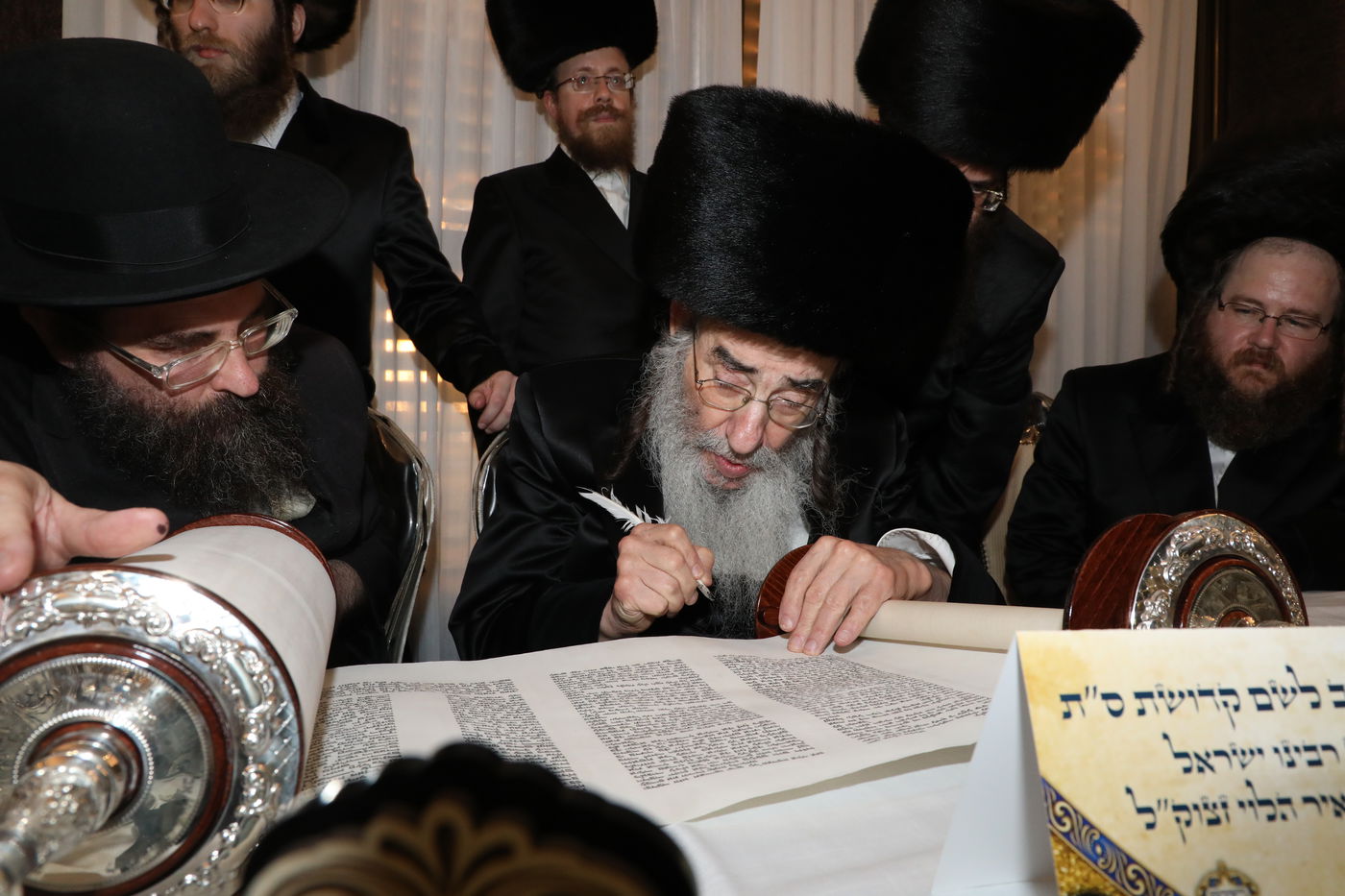 בני ברק: הכנסת ספר תורה לביהמ"ד דראהביטש