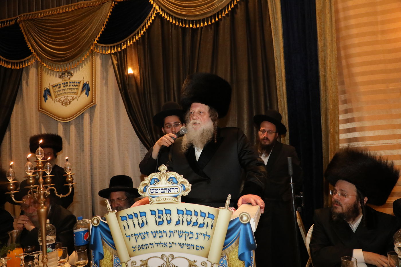 בני ברק: הכנסת ספר תורה לביהמ"ד דראהביטש