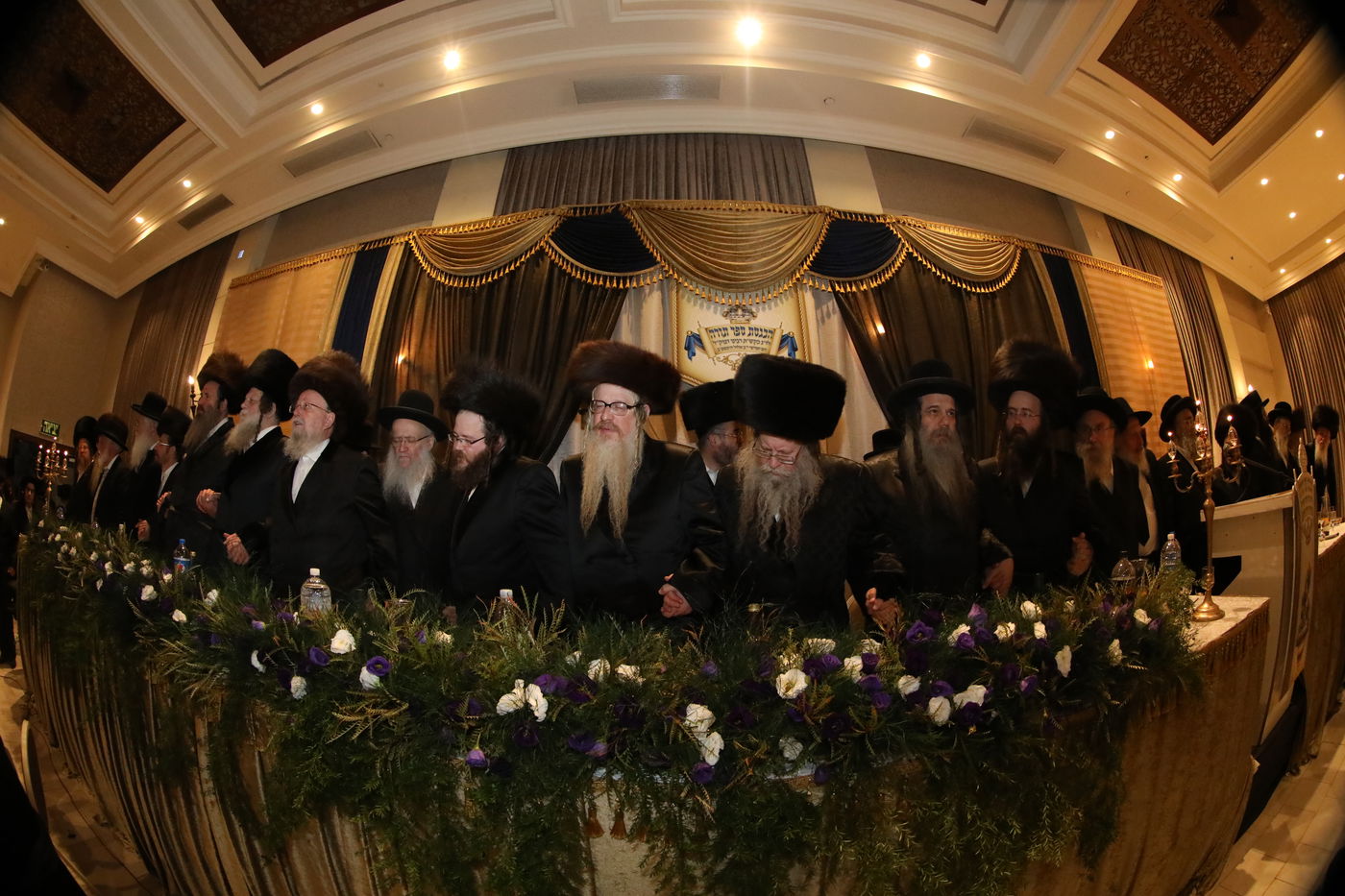 בני ברק: הכנסת ספר תורה לביהמ"ד דראהביטש