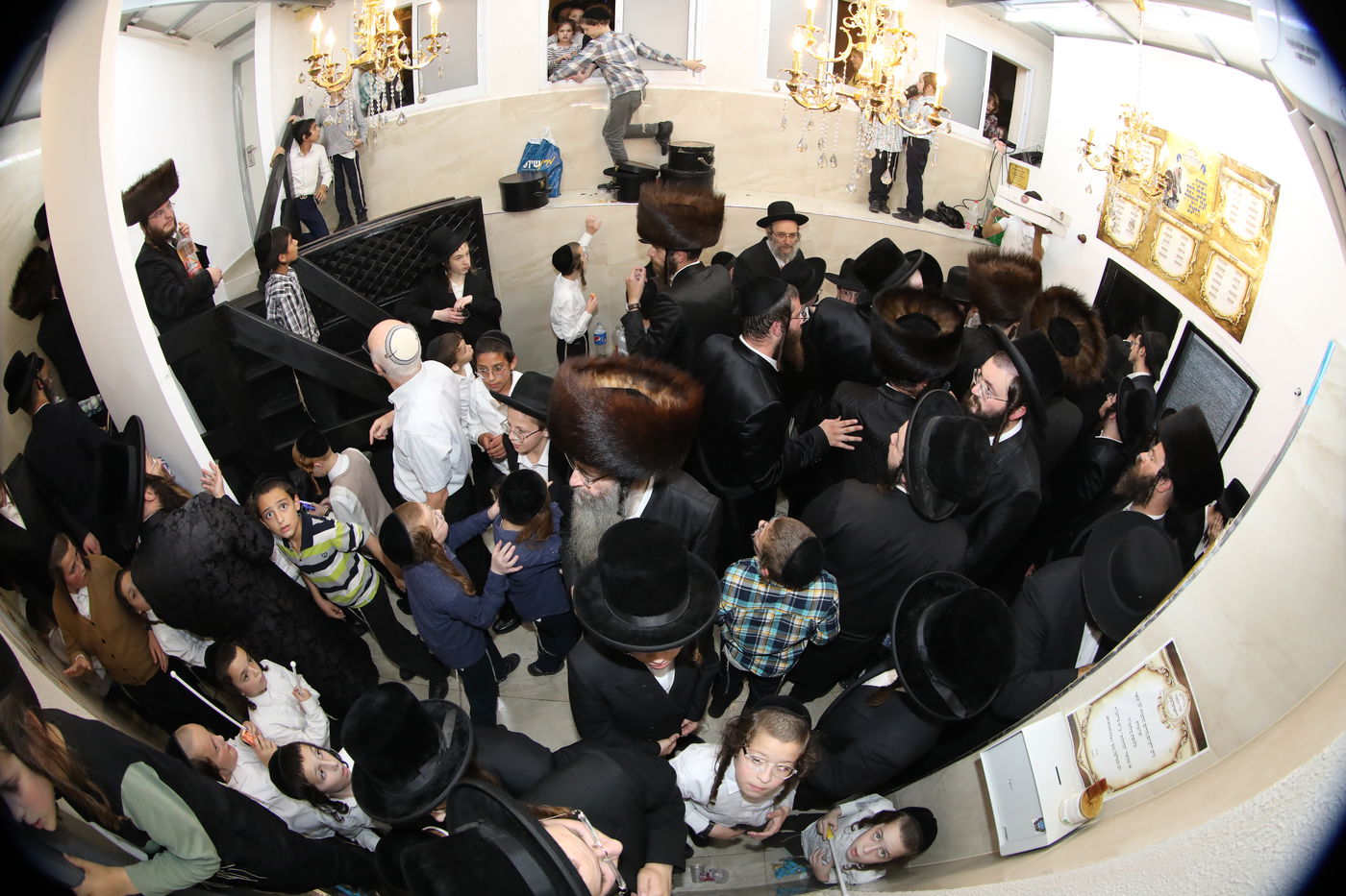 בני ברק: הכנסת ספר תורה לביהמ"ד דראהביטש