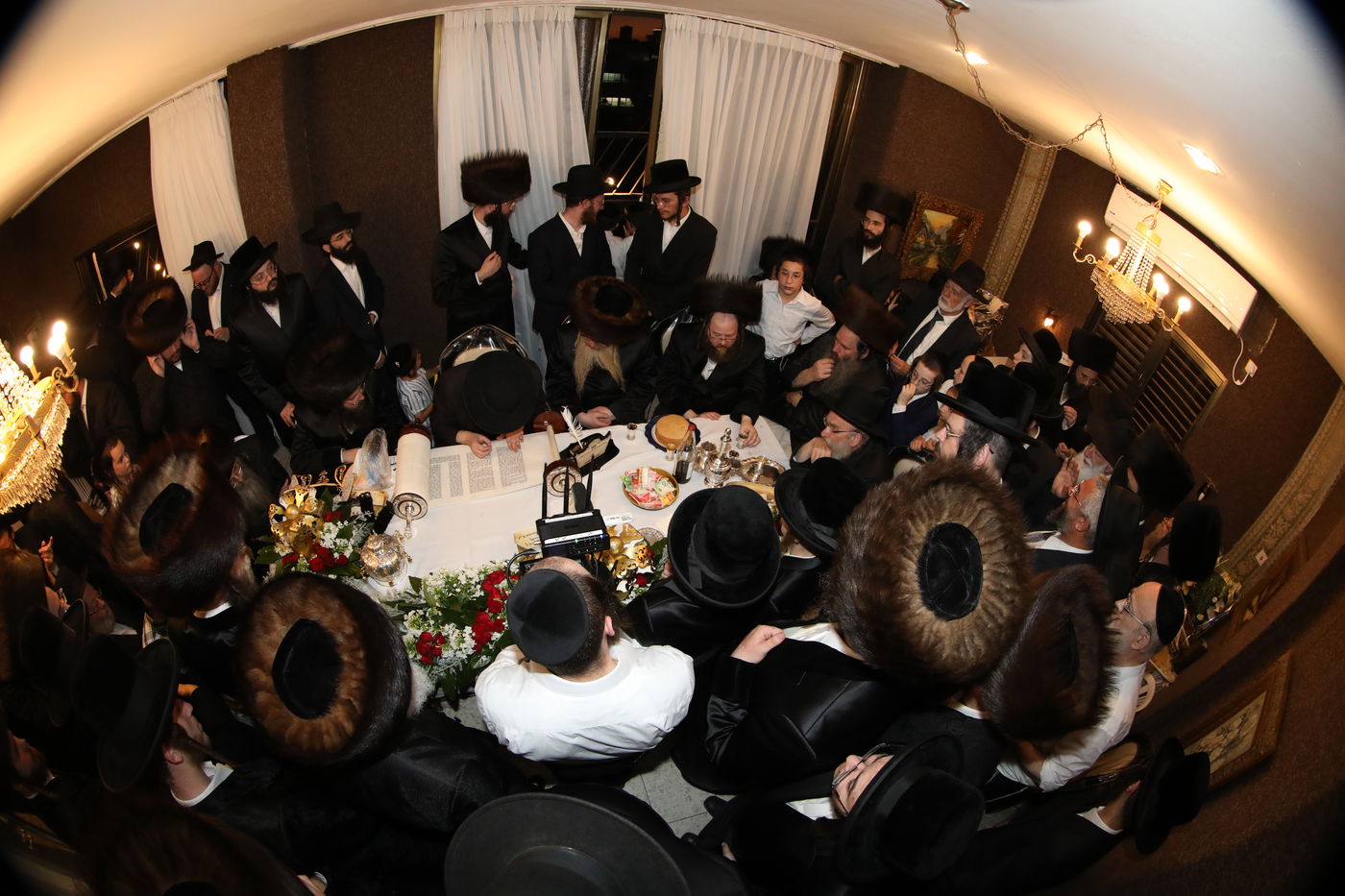 בני ברק: הכנסת ספר תורה לביהמ"ד דראהביטש