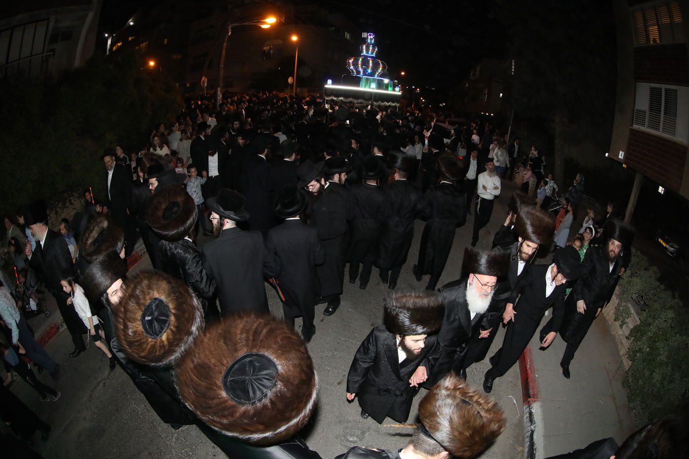 בני ברק: הכנסת ספר תורה לביהמ"ד דראהביטש