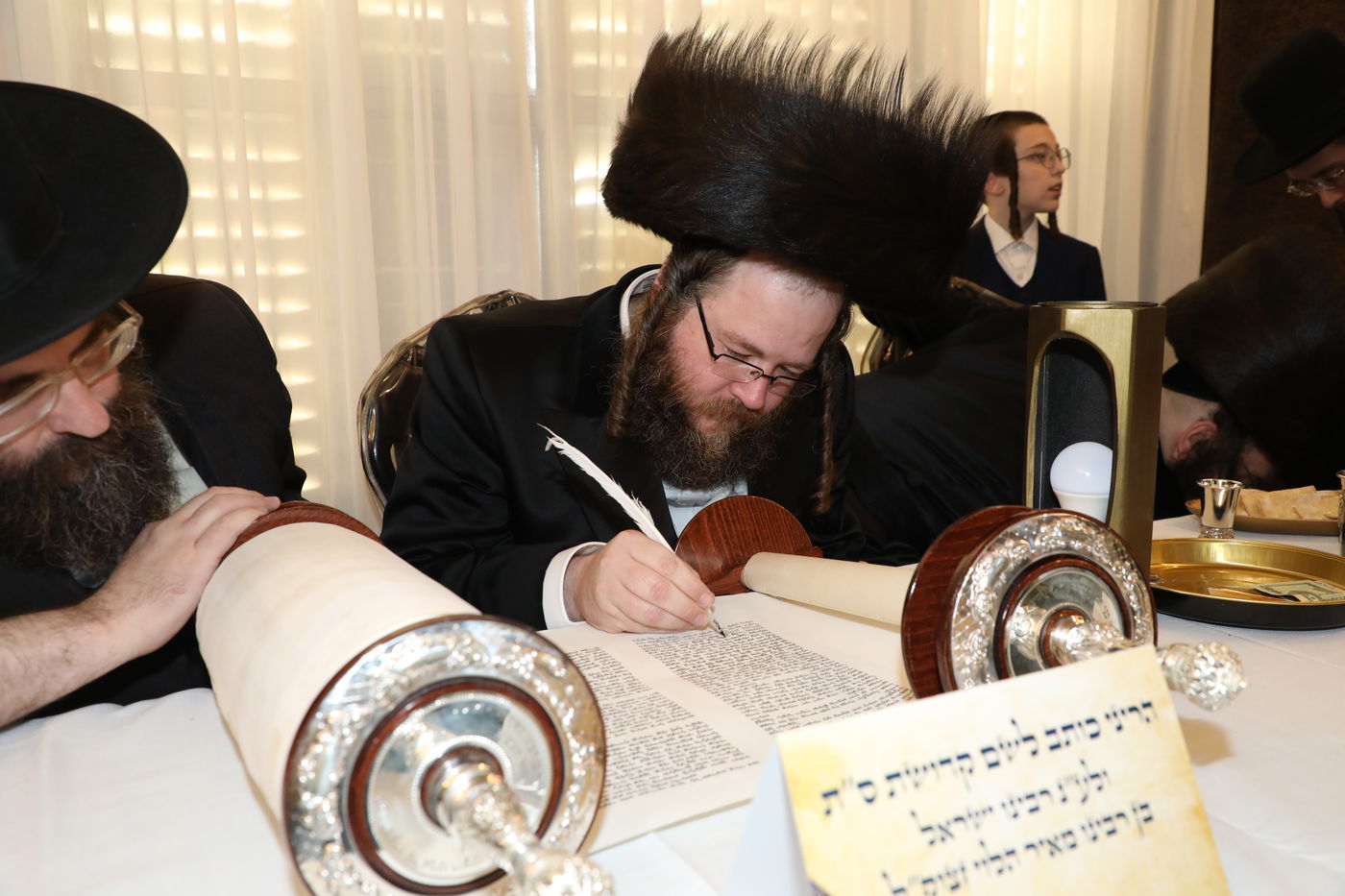 בני ברק: הכנסת ספר תורה לביהמ"ד דראהביטש