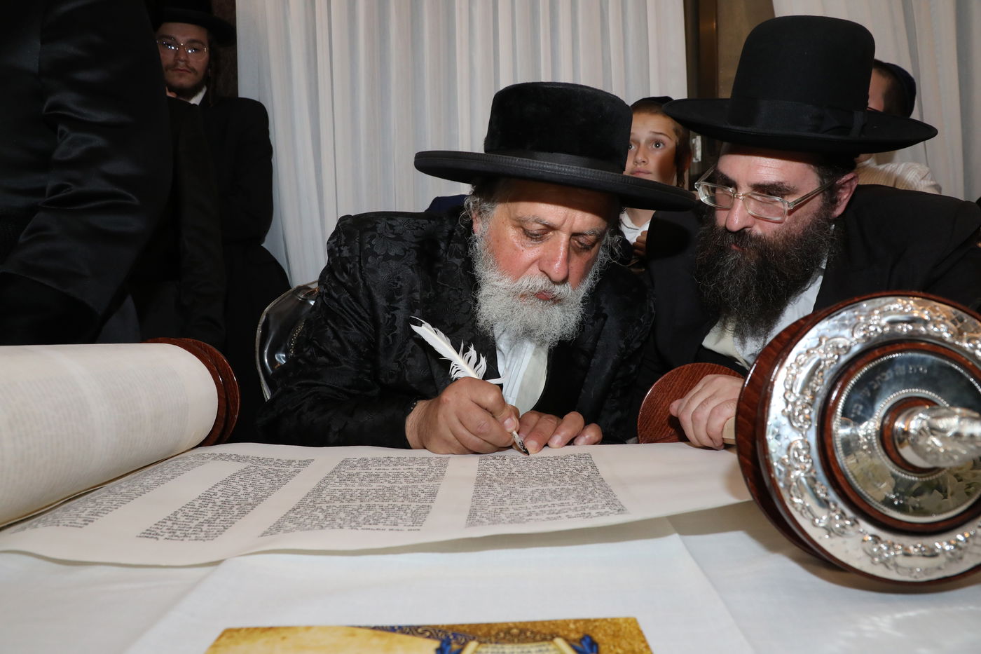 בני ברק: הכנסת ספר תורה לביהמ"ד דראהביטש