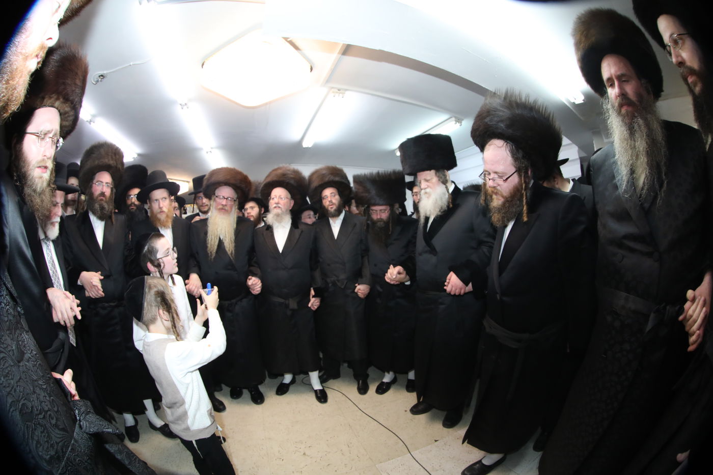 בני ברק: הכנסת ספר תורה לביהמ"ד דראהביטש