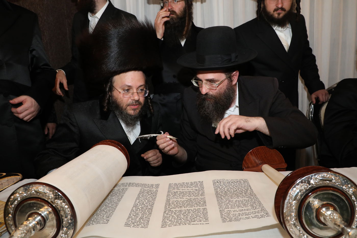 בני ברק: הכנסת ספר תורה לביהמ"ד דראהביטש