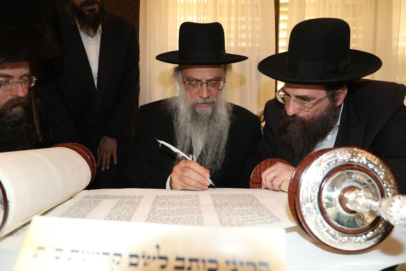 בני ברק: הכנסת ספר תורה לביהמ"ד דראהביטש