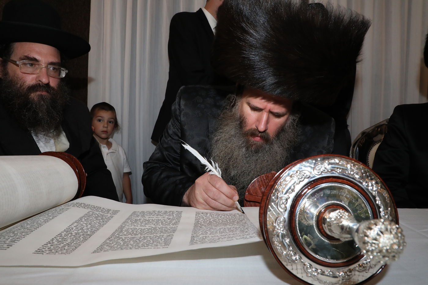 בני ברק: הכנסת ספר תורה לביהמ"ד דראהביטש