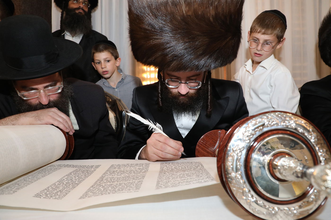 בני ברק: הכנסת ספר תורה לביהמ"ד דראהביטש