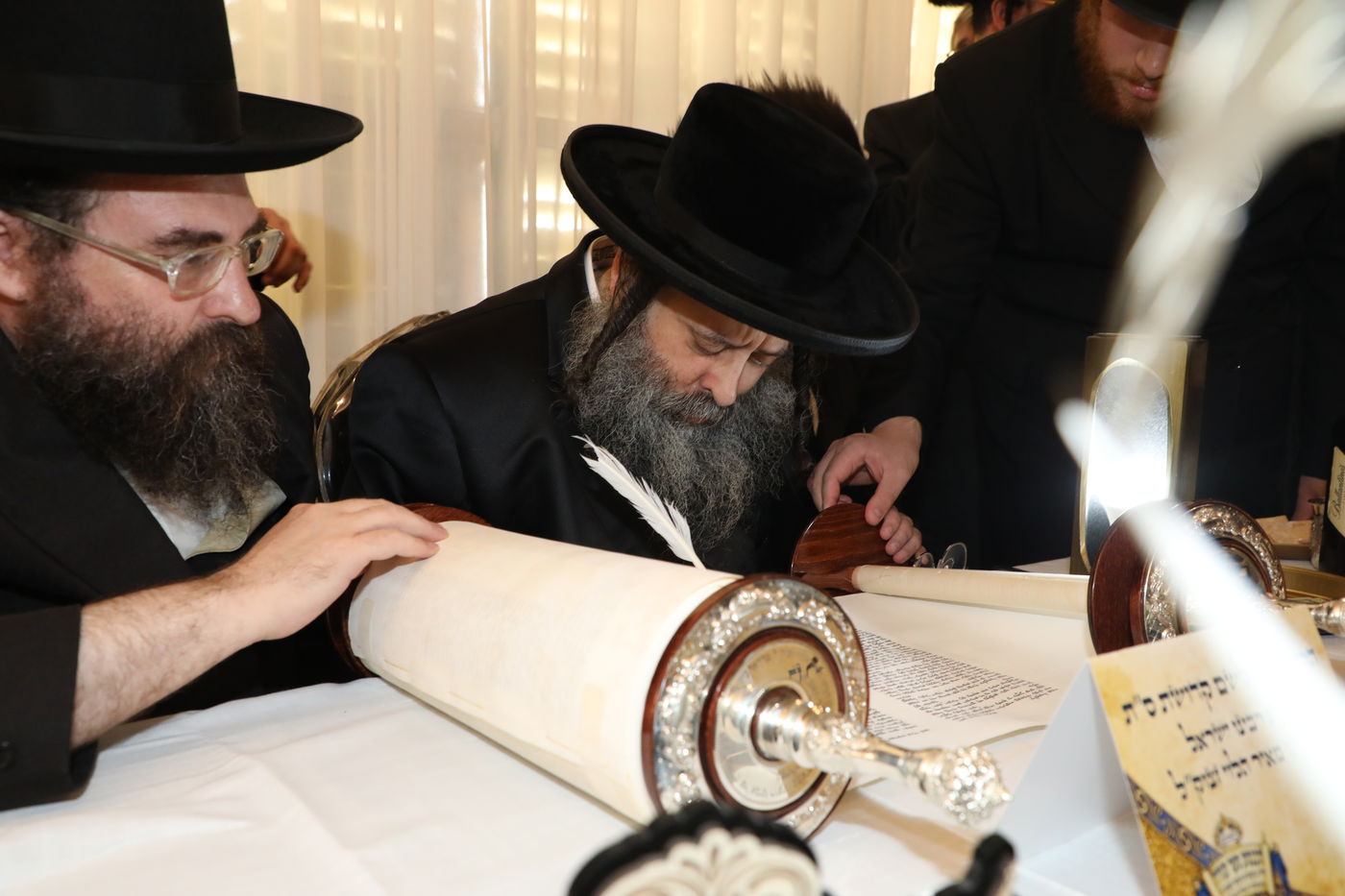 בני ברק: הכנסת ספר תורה לביהמ"ד דראהביטש