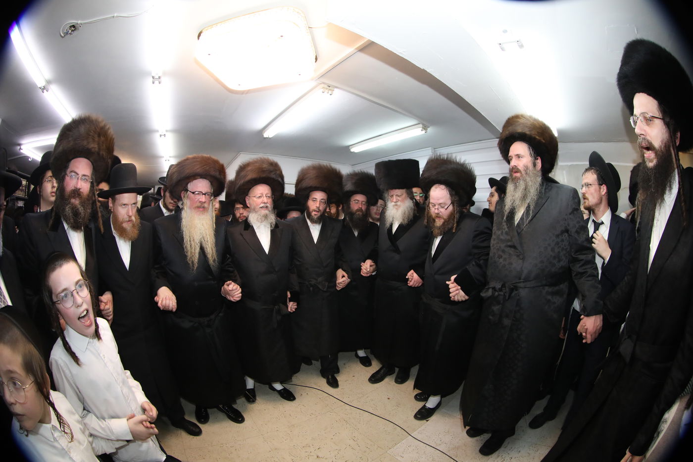 בני ברק: הכנסת ספר תורה לביהמ"ד דראהביטש