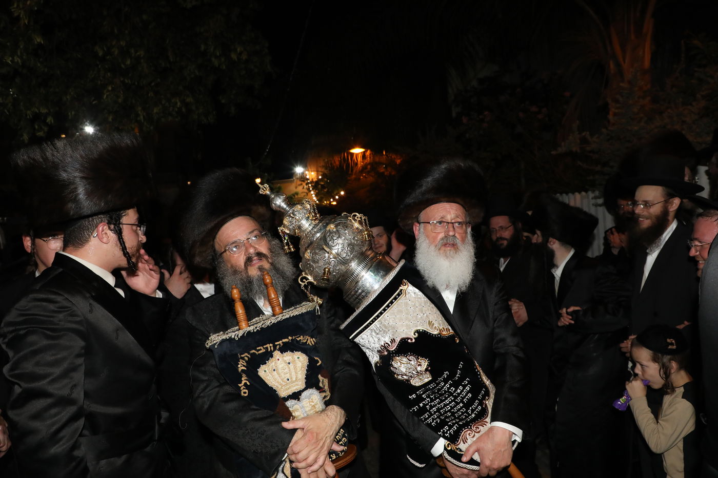 בני ברק: הכנסת ספר תורה לביהמ"ד דראהביטש