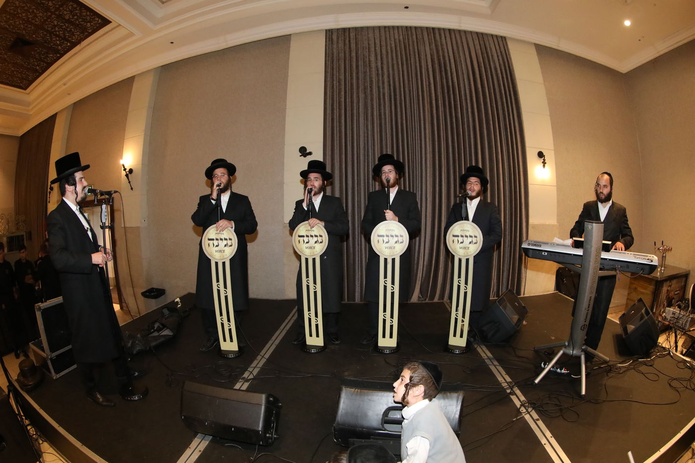 בני ברק: הכנסת ספר תורה לביהמ"ד דראהביטש