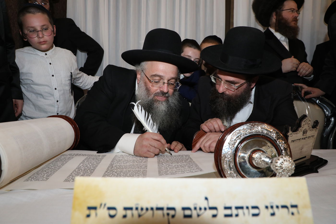 בני ברק: הכנסת ספר תורה לביהמ"ד דראהביטש