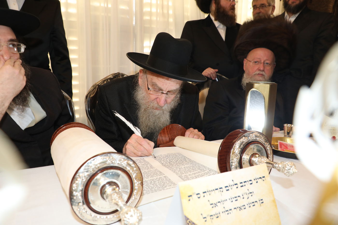 בני ברק: הכנסת ספר תורה לביהמ"ד דראהביטש