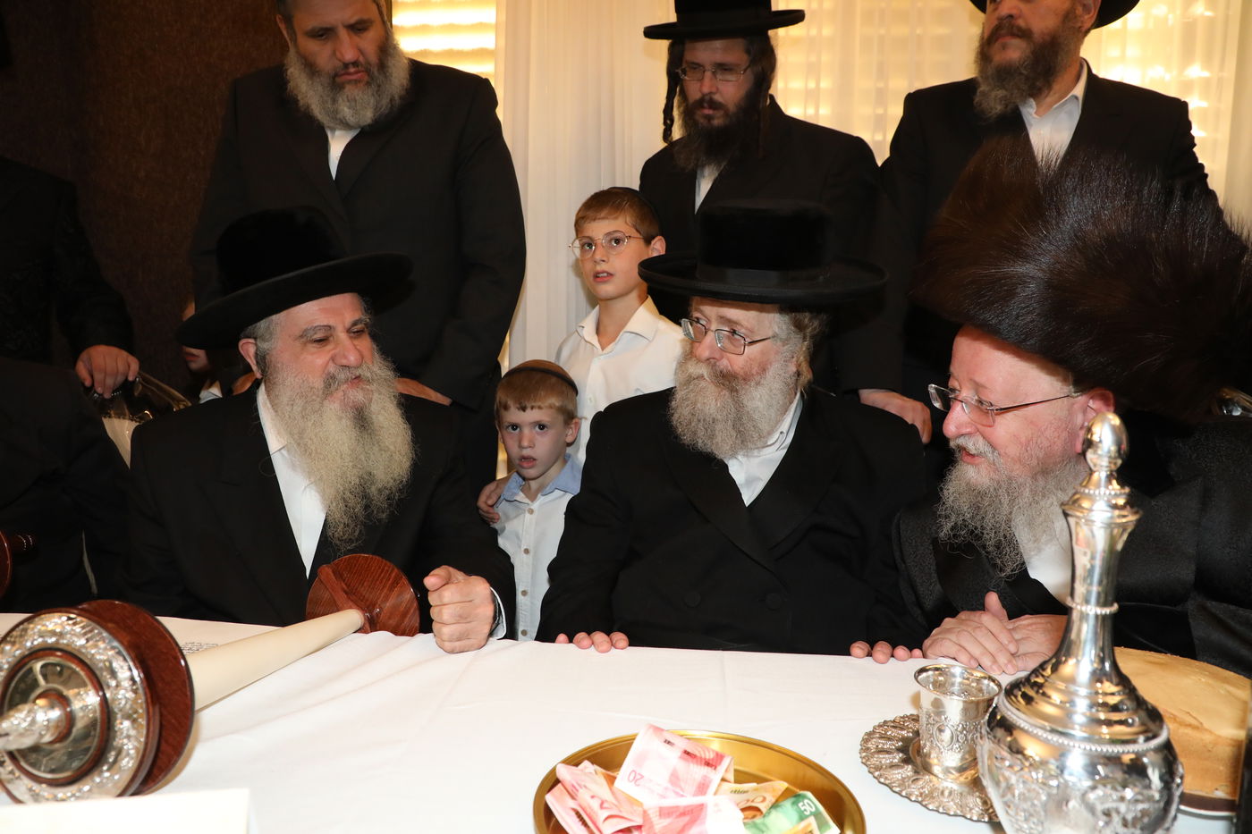 בני ברק: הכנסת ספר תורה לביהמ"ד דראהביטש