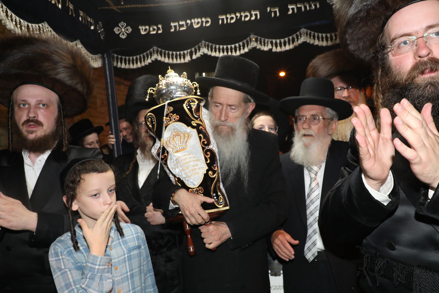 בני ברק: הכנסת ספר תורה לביהמ"ד דראהביטש