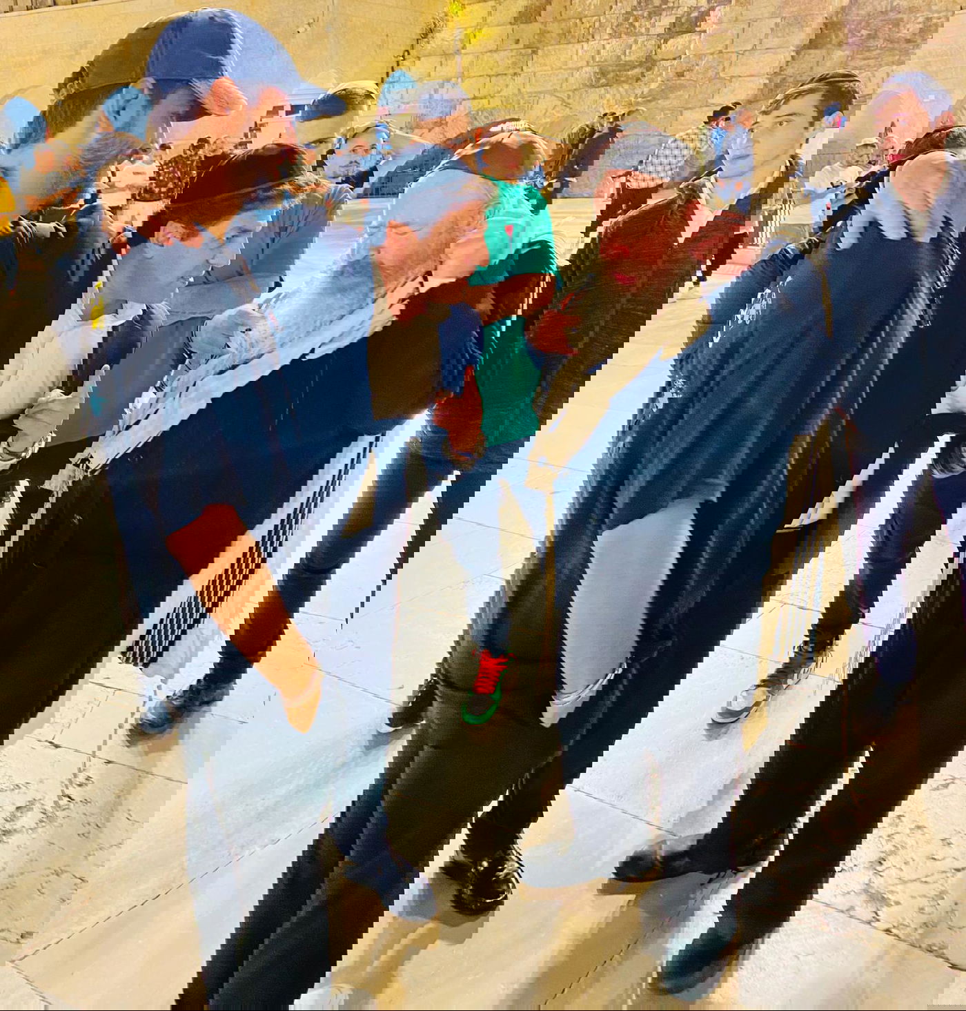 השחקן ביקש סליחת בכותל וזכה לברכת המקובל