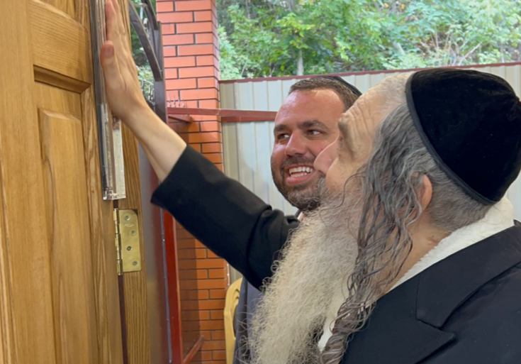 בצל המלחמה: משכן חדש להכנסת האורחים באומן