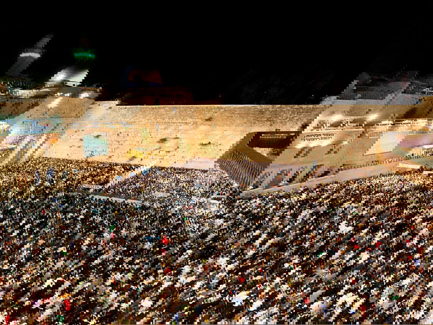 כ-35 אלף איש הגיעו לומר סליחות בכותל המערבי