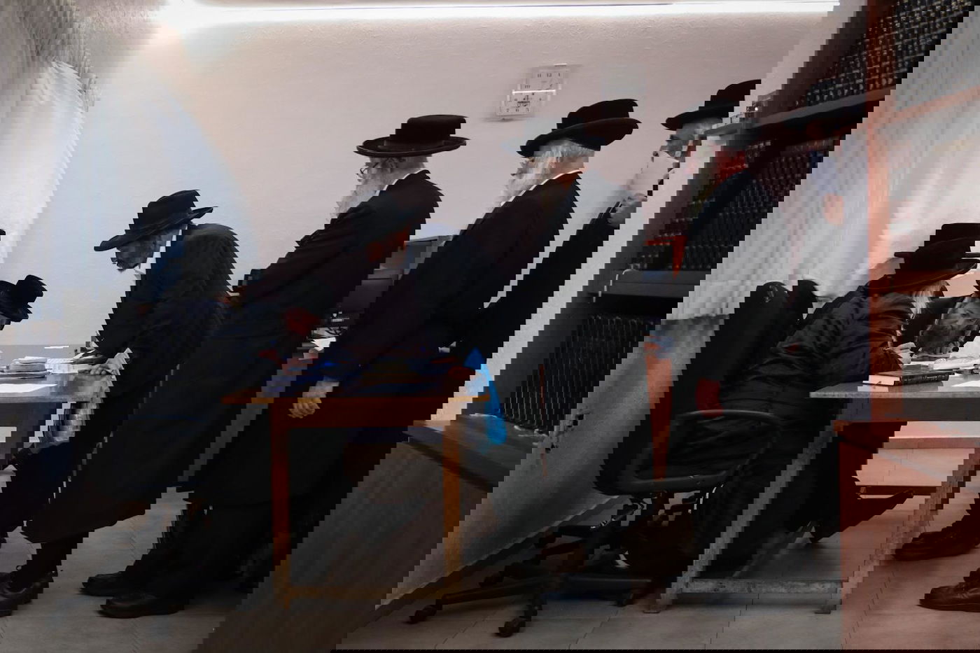 סוף שנת השמיטה: חותמים על 'פרוזבול' בפני בית דין