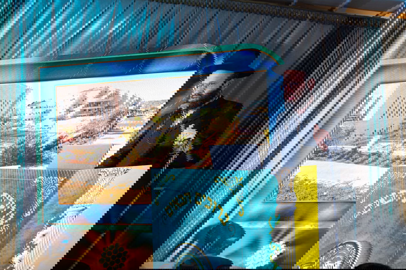 חסידי ויז'ניץ בביתר התכנסו ל'דינר' מיוחד