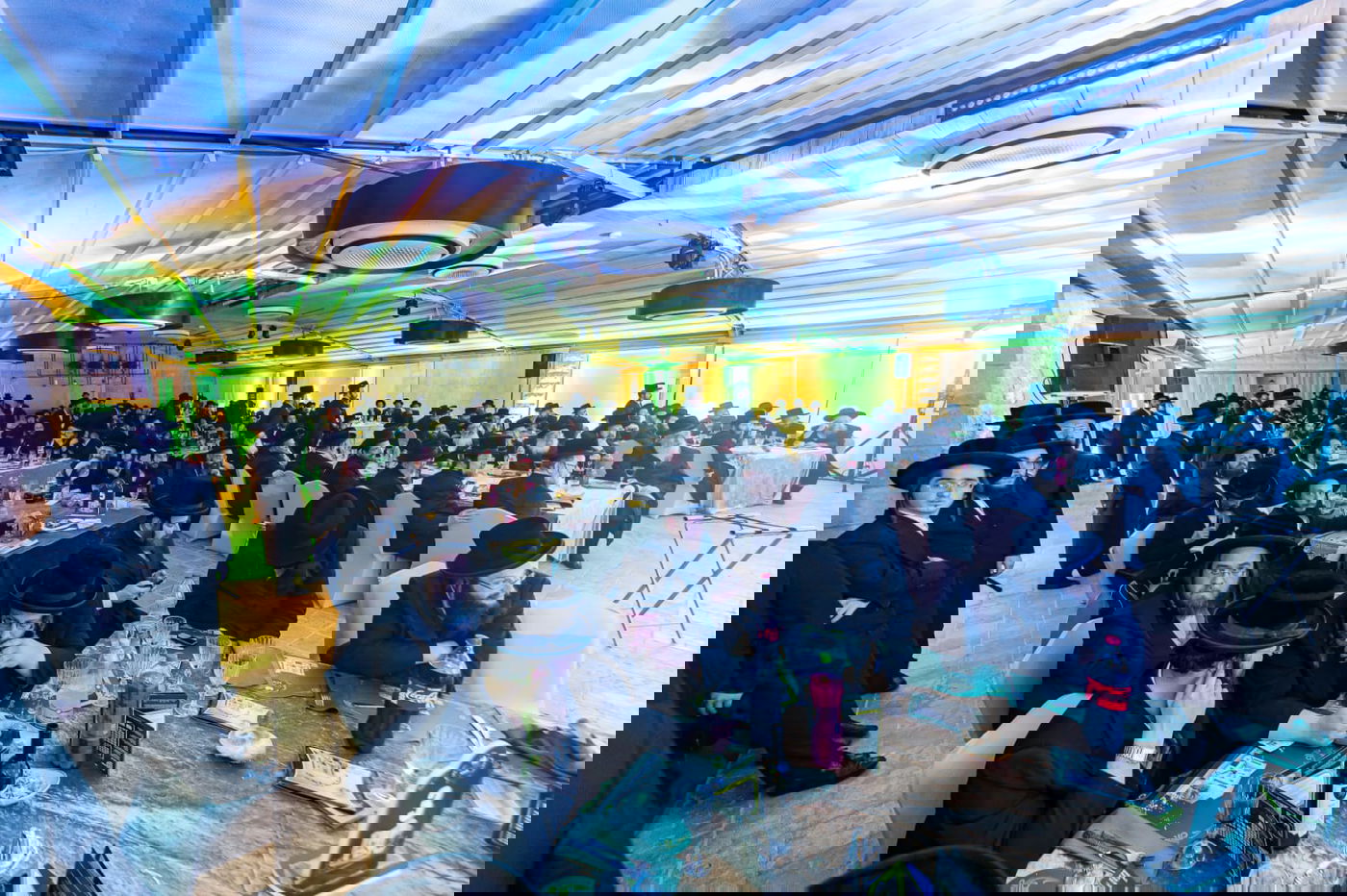 חסידי ויז'ניץ בביתר התכנסו ל'דינר' מיוחד